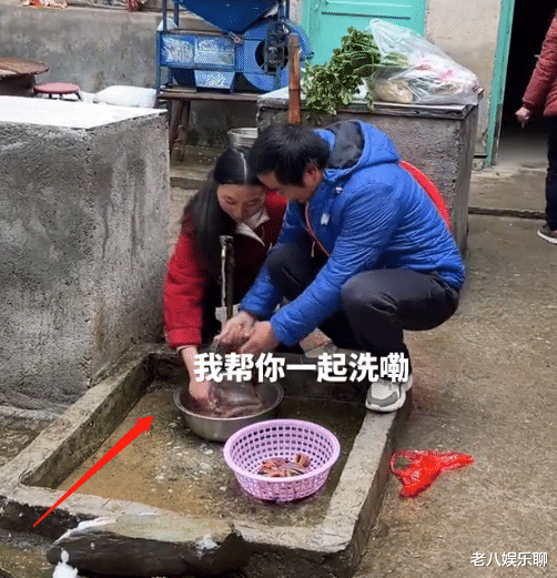 人物设定|小春花玩雪，被牛爱芳怒斥“不正常”，怀孕8个月还碰冰水