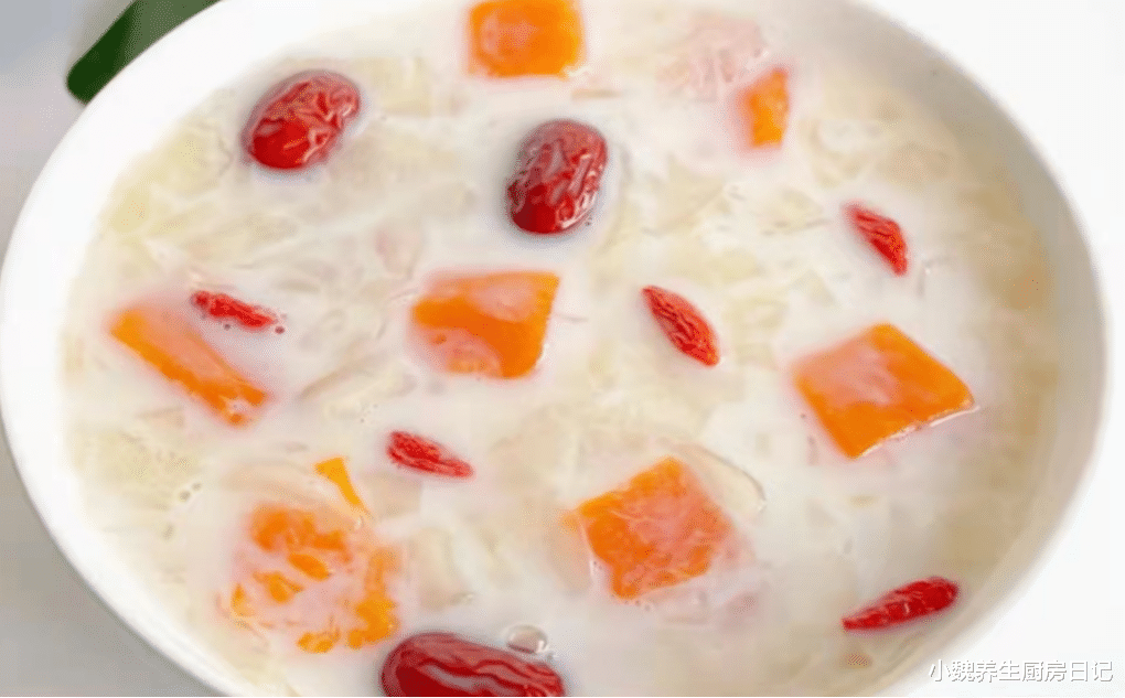 银耳|冬天，女人要多喝这汤，滋补又养人，暖胃养胃，不懂吃可惜了