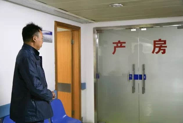 糖果的妈妈|“我在产房外玩游戏不行吗”？准爸爸被批“不长心”，他却很委屈