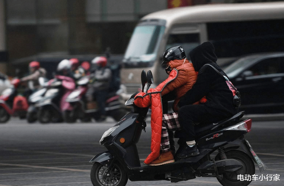 电动车|骑电动车和摩托车，哪个更实用、更划算？看看行内人怎么说