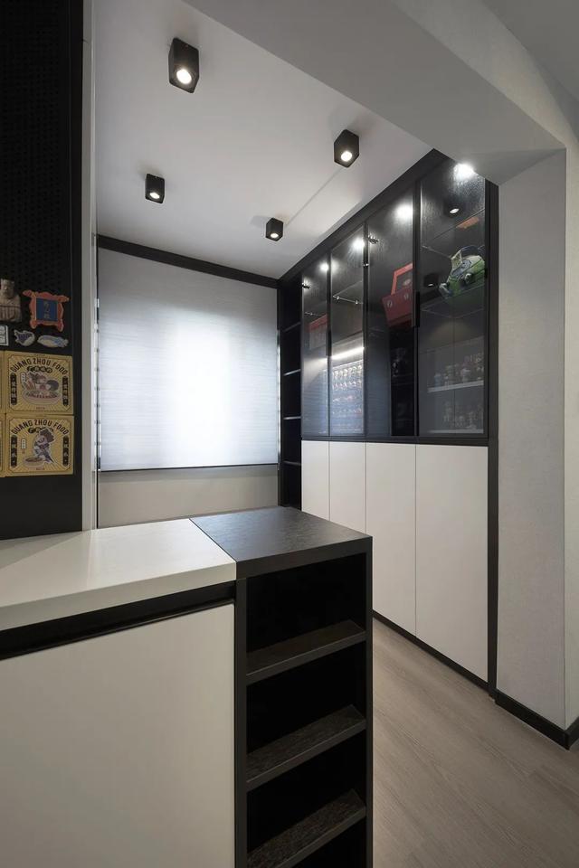 手办|125㎡现代黑白灰+木质感，简雅舒适无主灯，品质生活好自然