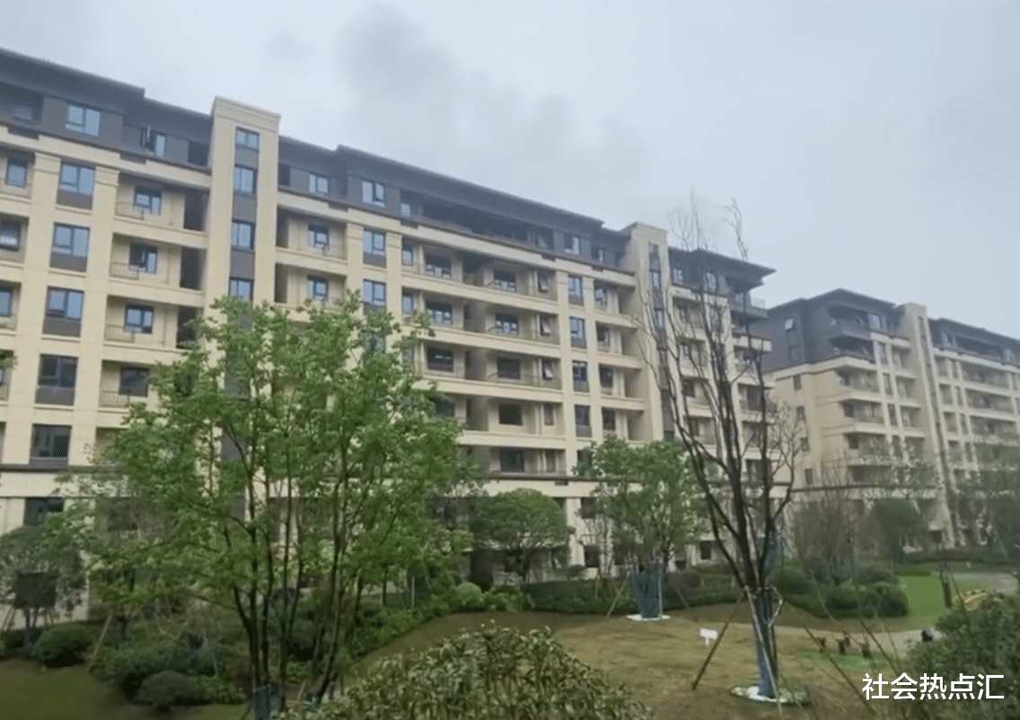 南京|新房出现3个字，女子感觉被侮辱，开发商：这件事查不清楚