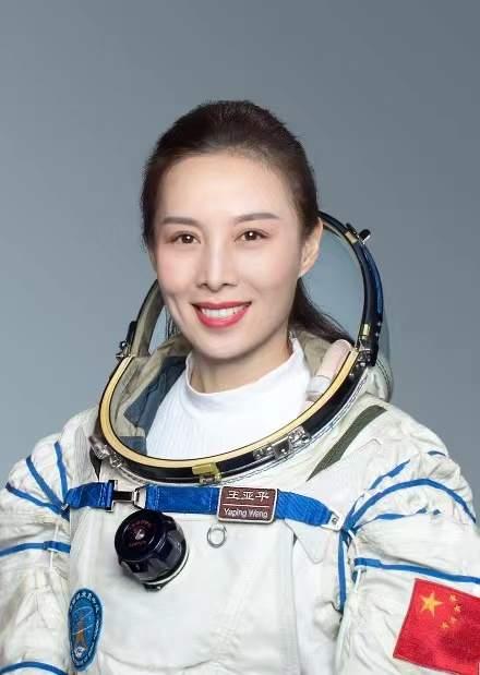 “航天女神”王亚平:41岁“美上天”,她凭什么?