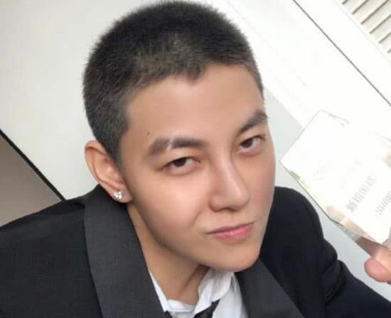 李溪芮|“矫揉造作”李溪芮：上综艺哭被导演嘲矫情，今与女版陈冠希传绯闻