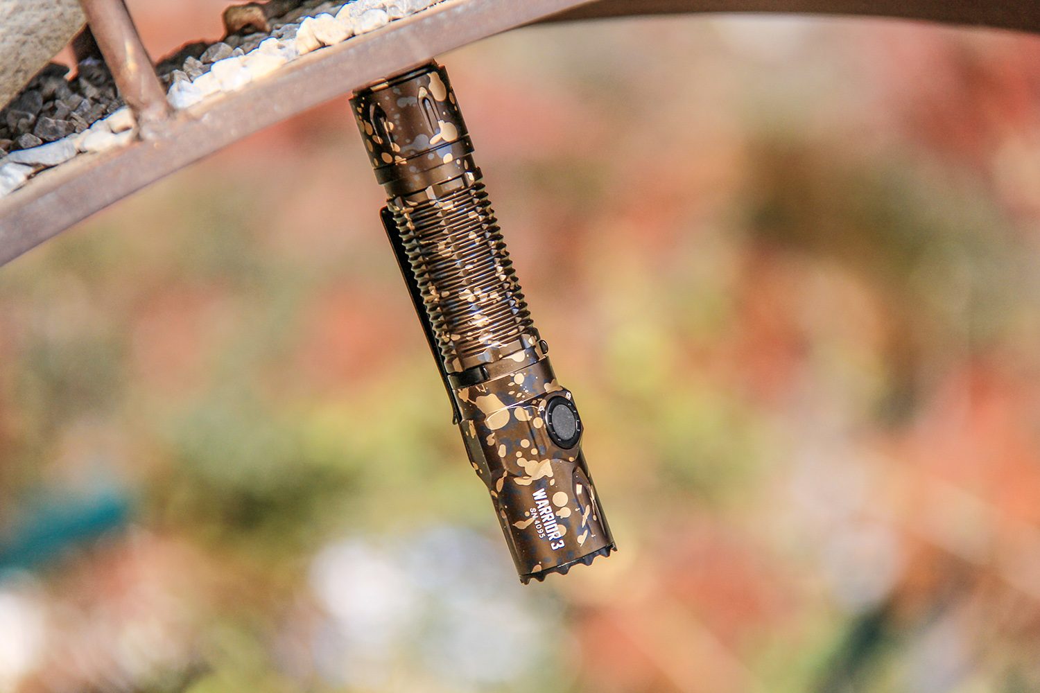 電池|彩裝硬漢、性能強悍：傲雷武士3戰術手電