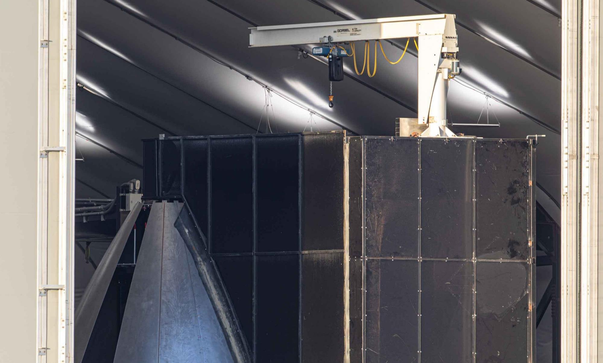 航天 SpaceX再次给星舰火箭安装29台猛禽，非常壮观