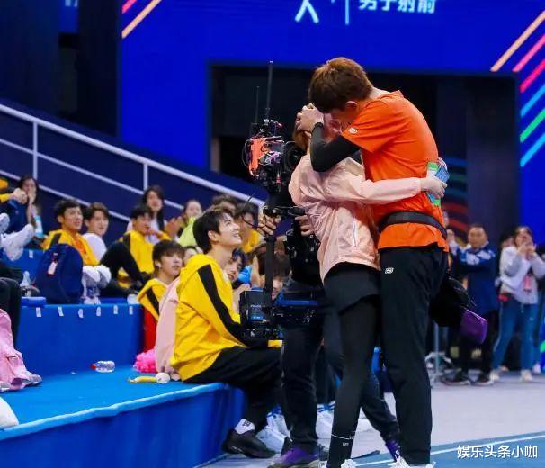 于小彤|姐弟恋刚一年就分手？恩爱装不下去了？