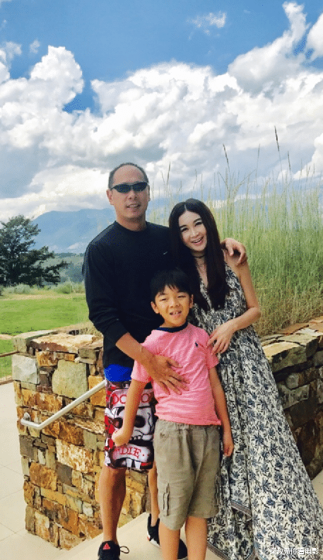 邓婕|至今未孕却甘当后妈的10位女星,一个比一个优秀,对丈夫的孩子视如己出