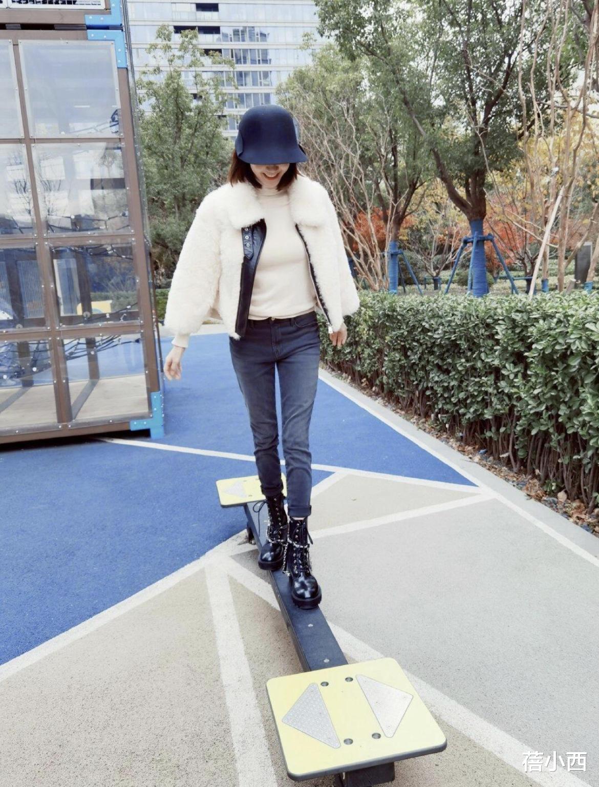 苗苗|郑恺老婆苗苗的气质真不假,穿T恤+印花裤就出门,真是无需美颜