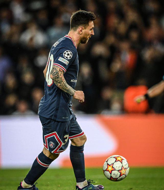 范上官|第7个金球稳了!梅西又献勺子,巴黎生涯首次双响炮,一战造N纪录