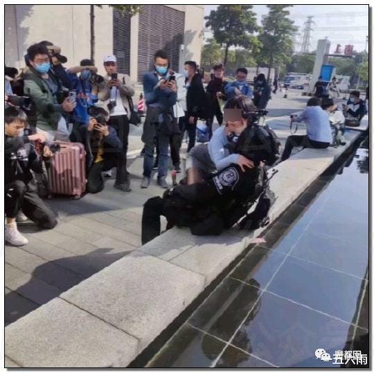 漫展|低俗！漫展女coser撲陌生男生身上扭動和吸手指引發熱議