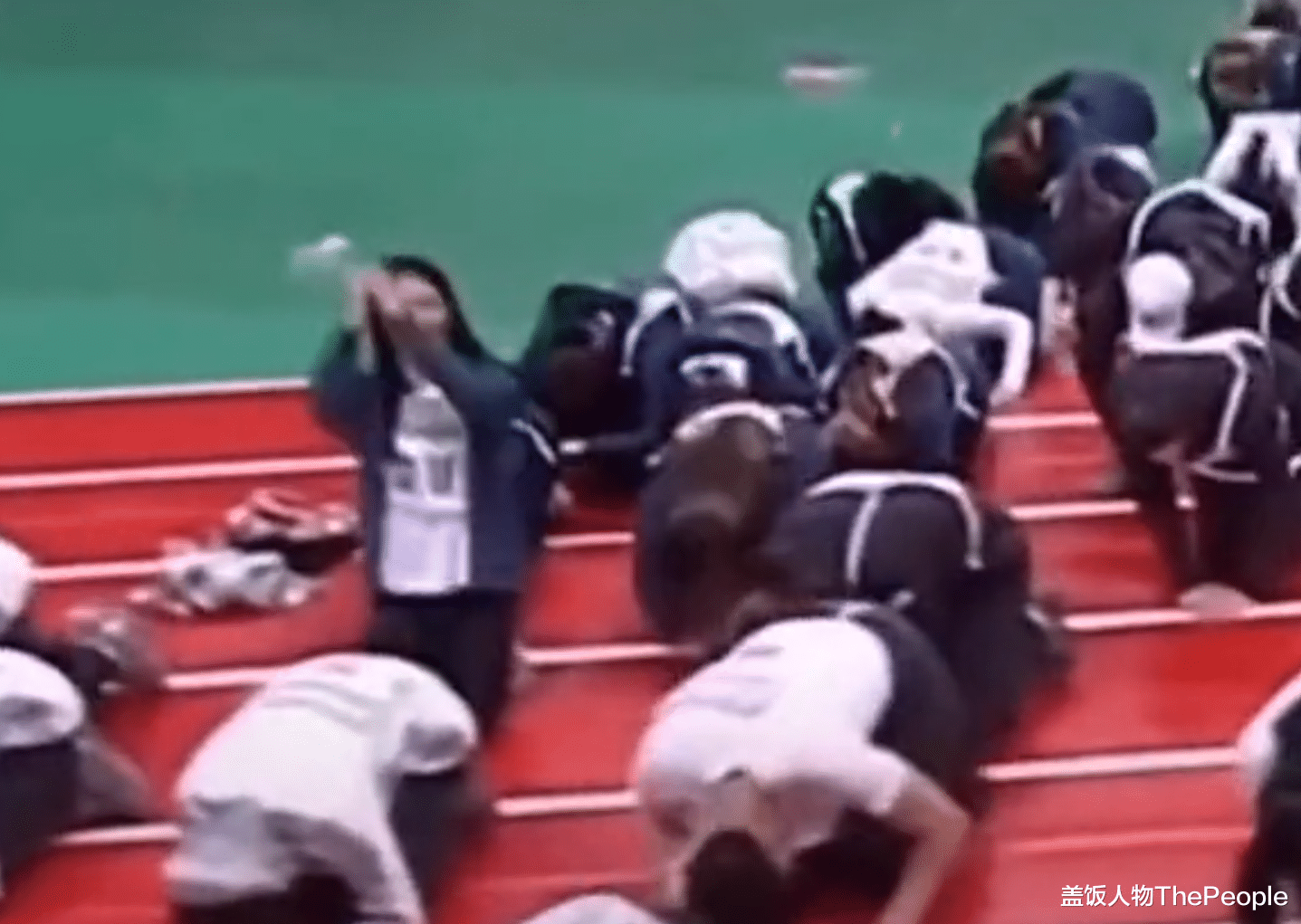 王怡人|气节比混圈更重要！王怡人在韩国拒绝下跪，李诞去日本不肯磕头