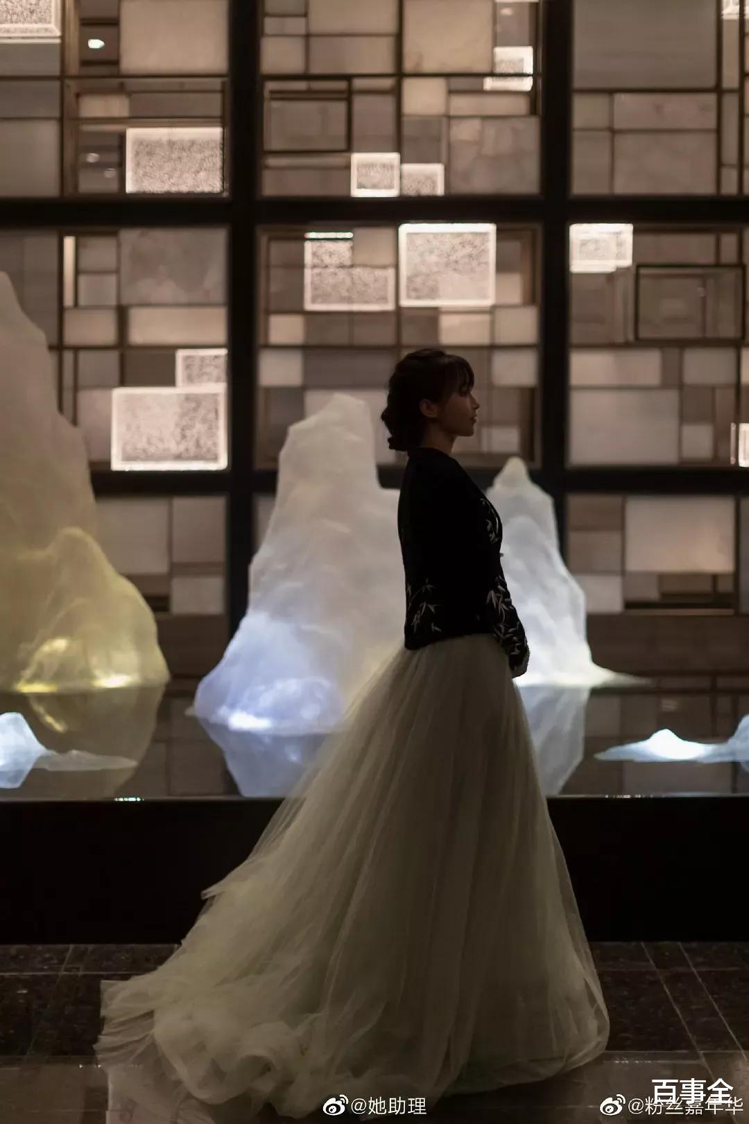 李子柒|李子柒微博之夜翻车了?脸颊浮肿嘴还歪,跟视频中的她相差甚远