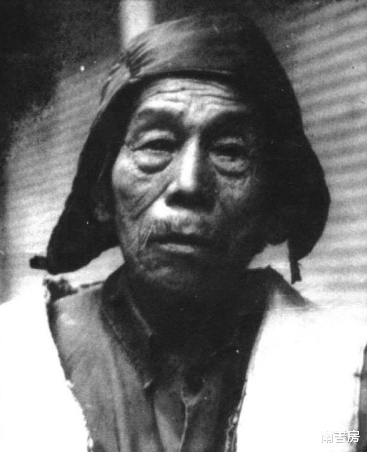 大别山|1990年，湖北一名男子深山“登基”当皇帝，纳妃55名，最小才10岁