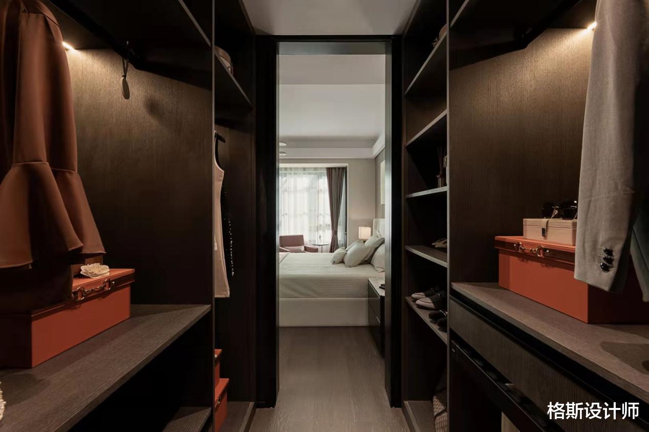 135㎡的房子，全屋减法设计，强调色彩和灯光，堪称高级灰教科书