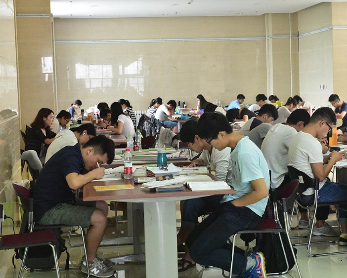 大学生|4个岗位听起来像“铁饭碗”，实际上是临时工，毕业生报考需留意