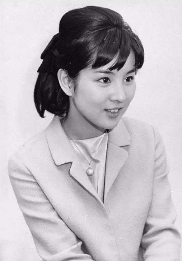 小泽真珠|日本昭和十大美人:小泽真珠、泽口靖子、中森明菜,个个不输港星