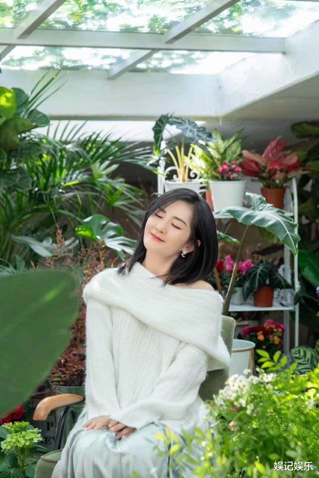 谢娜|谢娜发新歌，女儿们画作惊喜出镜，一家五口另类同框超幸福