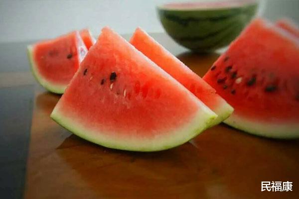 毛囊炎|头皮上为什么总是有小疙瘩？