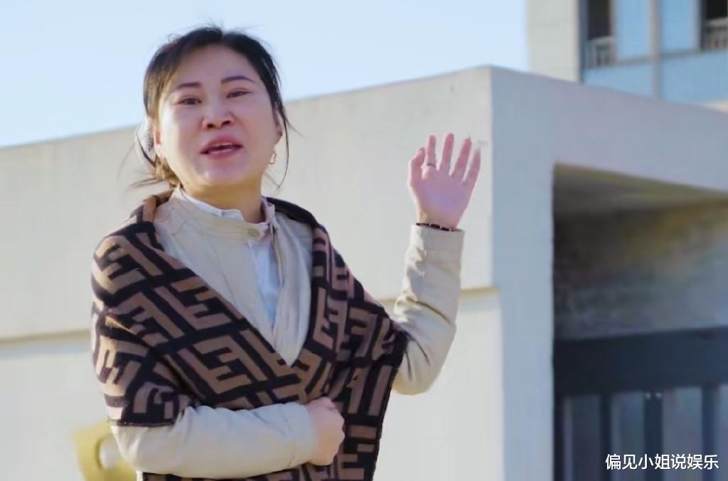 岳云鹏|德云社岳云鹏五姐，宣布进军直播行业，网友：看脸就知道是一家人