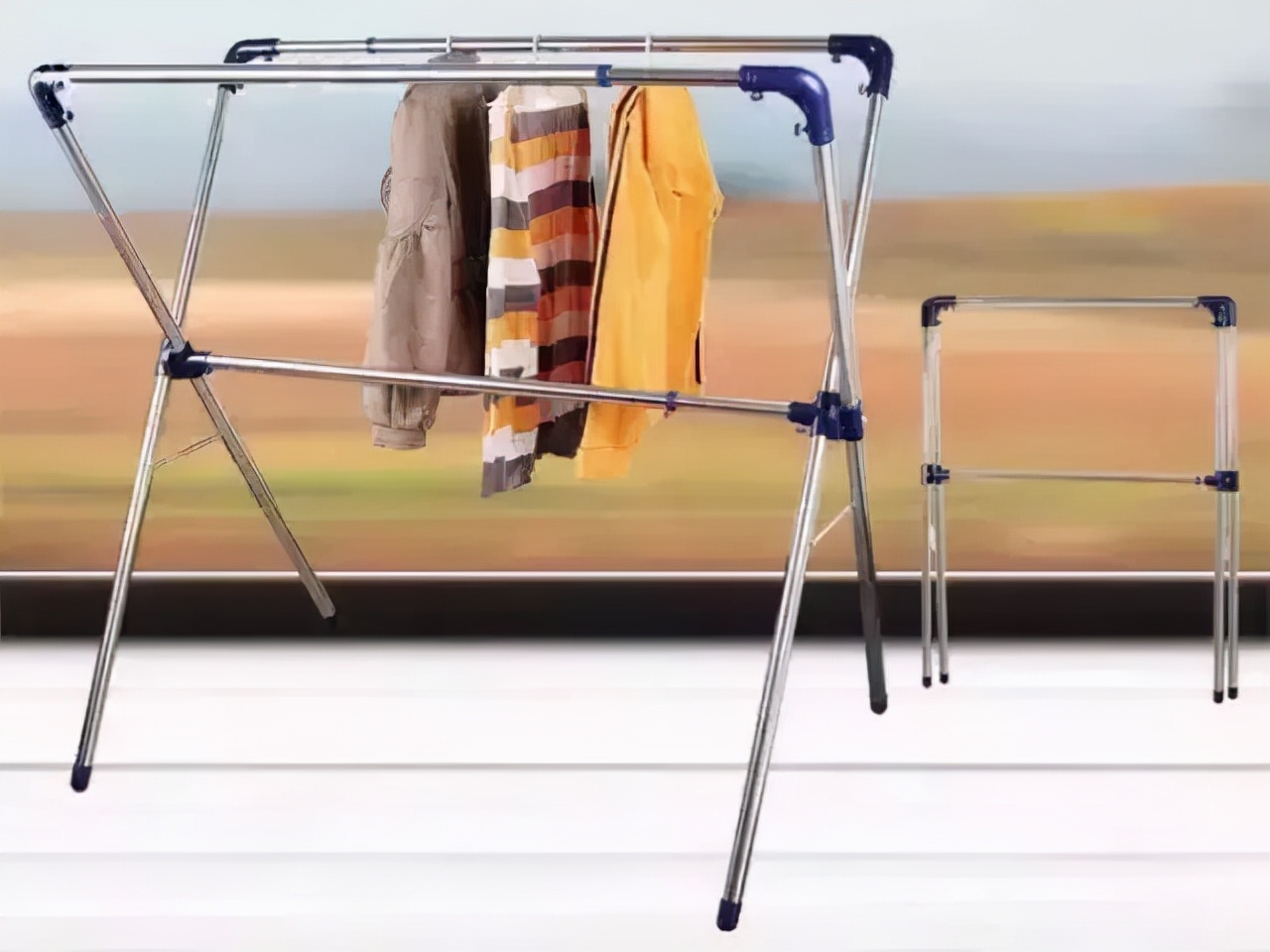 婆婆说把阳台变成休闲区,衣服晾到哪里去?还好老公一招搞定!