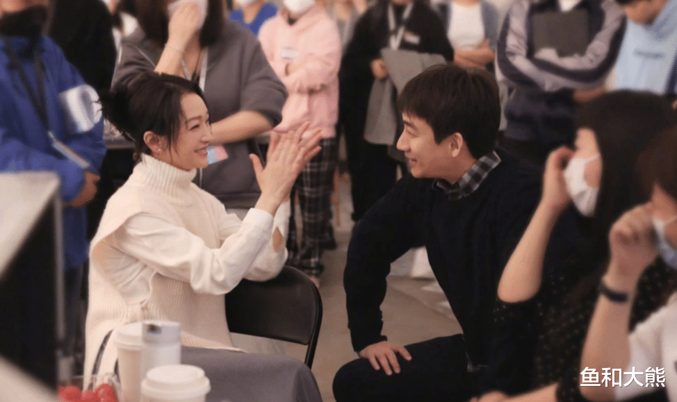 黄磊|黄磊自曝50岁生日安排，张子枫没反应彭昱畅送祝福，张艺兴最走心