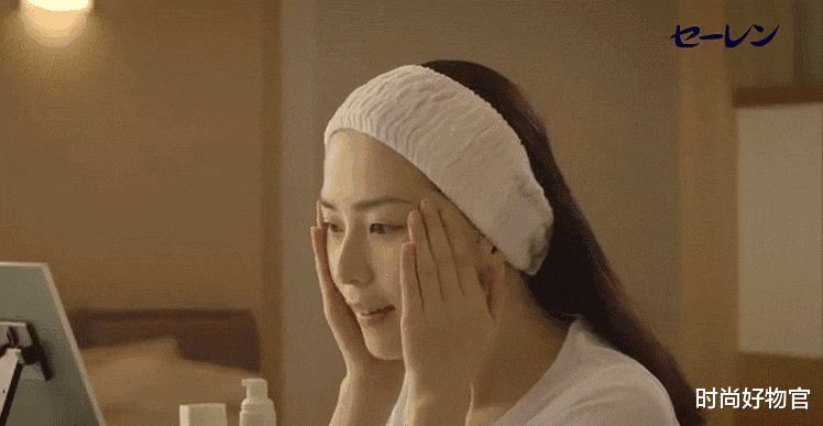 时尚好物官|钟丽缇可真敢，大号身材穿裙子“紧绷绷”，生图眼纹明显暴露年龄