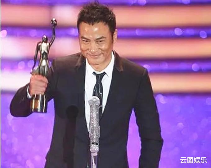 任达华|任达华17岁女儿被怀疑谈恋爱，与小鲜肉同行照曝光！老爸亲自回应