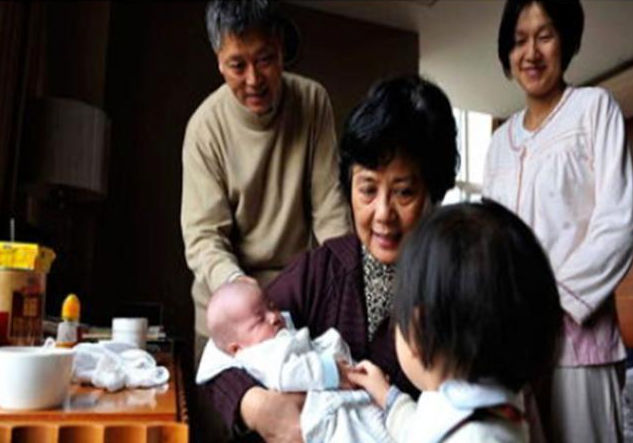 Ainee妈咪|新生儿出生后需要格外呵护,若是这4种人想来抱娃,家长记得拒绝