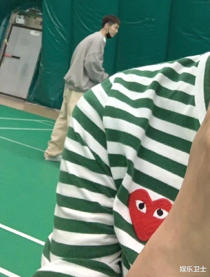 鹿晗|鹿晗关晓彤再次低调约会，一起打羽毛球互动甜蜜，事后还不忘隔空秀恩爱