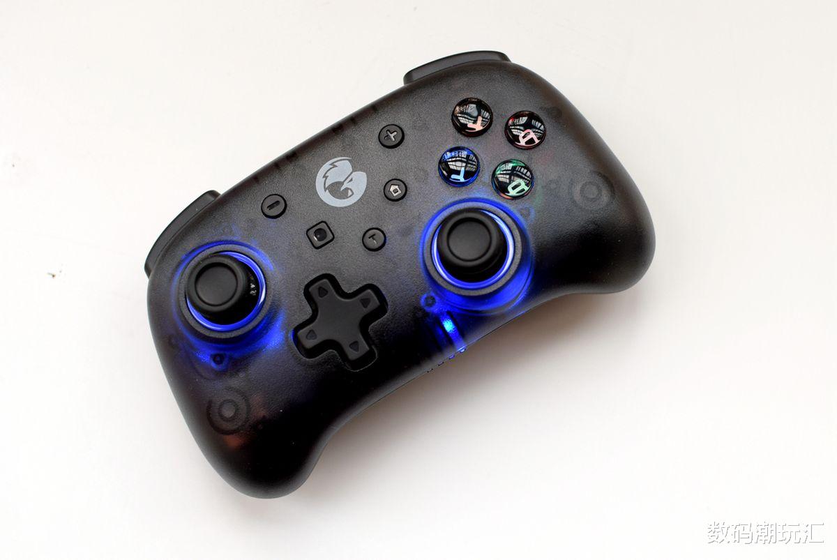 游戏手柄|盖世小鸡T4 mini游戏手柄:可调灯光、震动,支持多平台