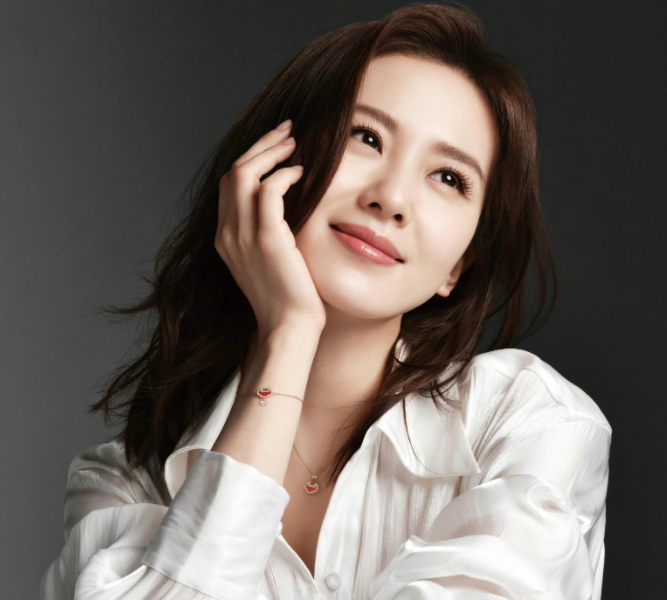 太上老君|低调演戏不炒作，28岁嫁大17岁老公被宠成少女，今美成迪士尼公主