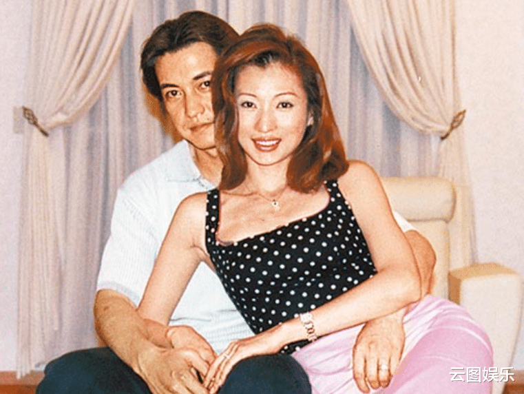 |恭喜！52岁女星宣布恋情，大赞男友是完美男人，曾2度嫁外国人