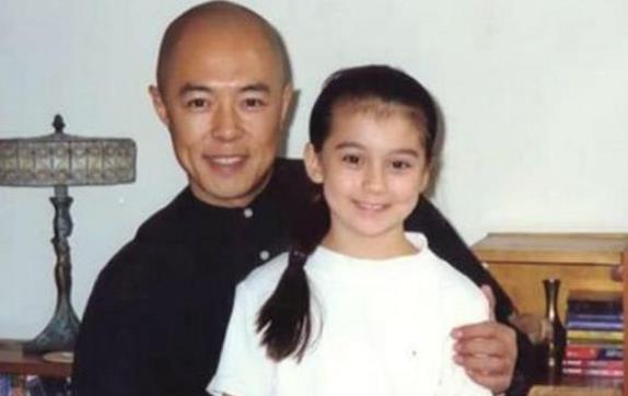 张铁林|她是张铁林的混血女儿，颜值高到犯规，网友：这才是“还珠格格”