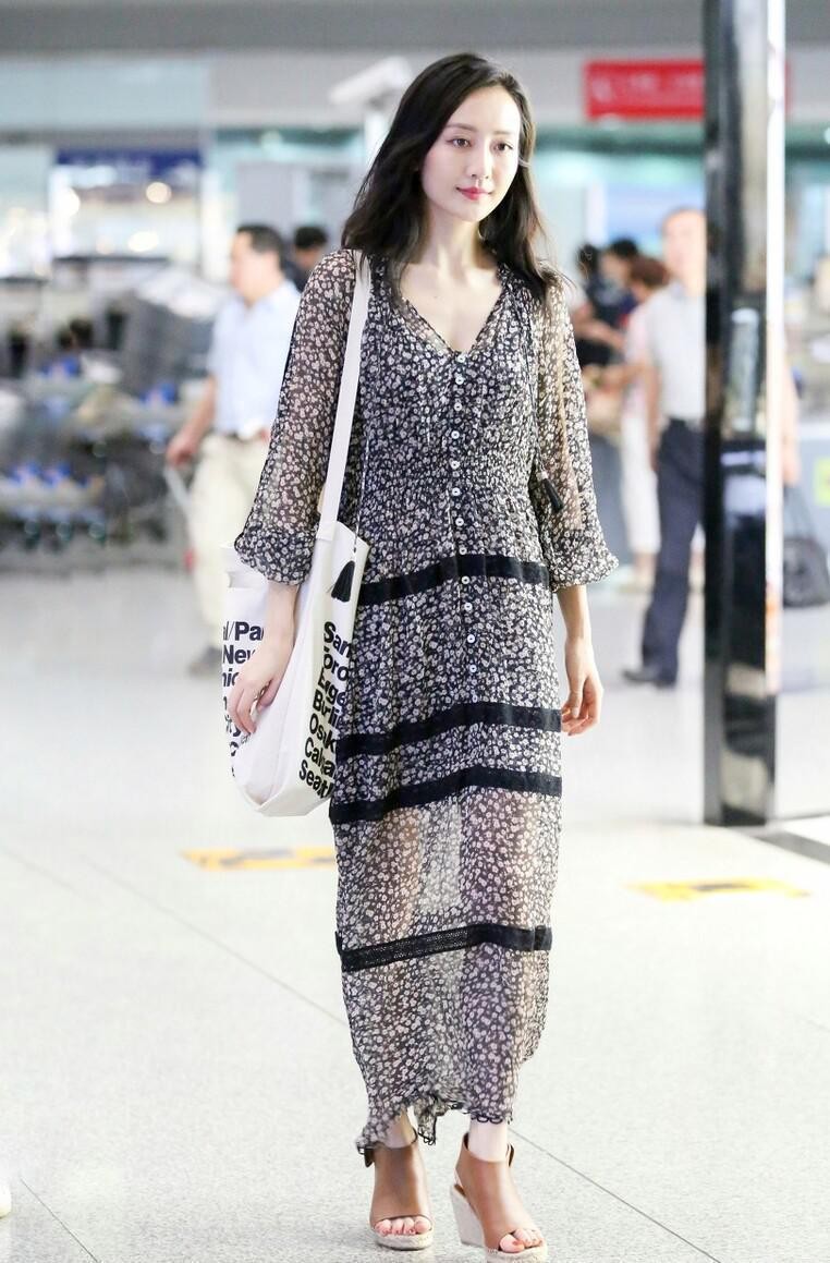 刘美华时尚|超平价的帆布包也可以这么美，吃土党一定不能错过，简约又百搭