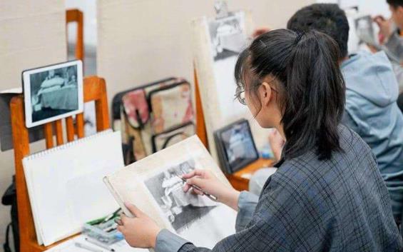 美术|美术生“写实”作品，以假乱真老师也难以分辨，画画功底让人折服