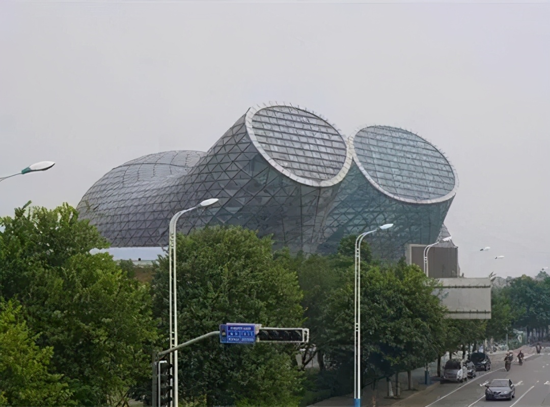 新濟南人小李 110個建筑界的“金酸莓獎”，國家發(fā)改委：嚴(yán)禁建設(shè)“丑陋建筑”