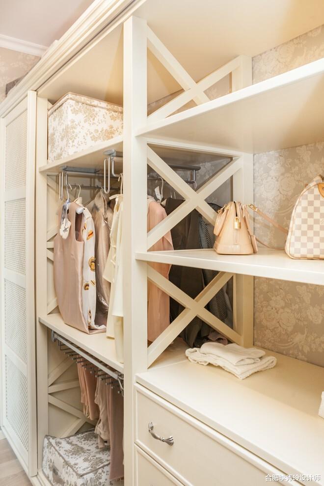 留不留衣帽间，不在乎面积大小，阳台定制7米长衣柜装上百件衣服