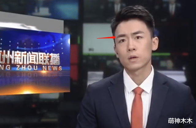 男主播|《杭州新闻联播》出现直播事故，提词器宕机，男主播表情成亮点