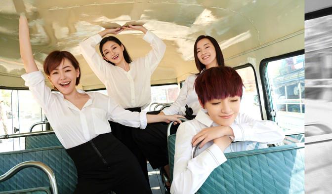 方脸妹说时尚|大S罕见露面参加聚会,扎丸子头比妹高半头,穿连衣裙目测仅90斤