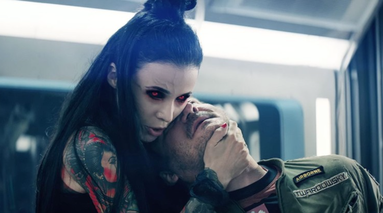 月球 大哥八字硬，撒旦都没招，一部有意思的硬核科幻短片