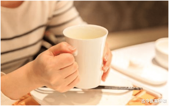 医生|29岁女孩肠道“烂如渔网”,医生:3习惯惹的祸,年轻人要节制