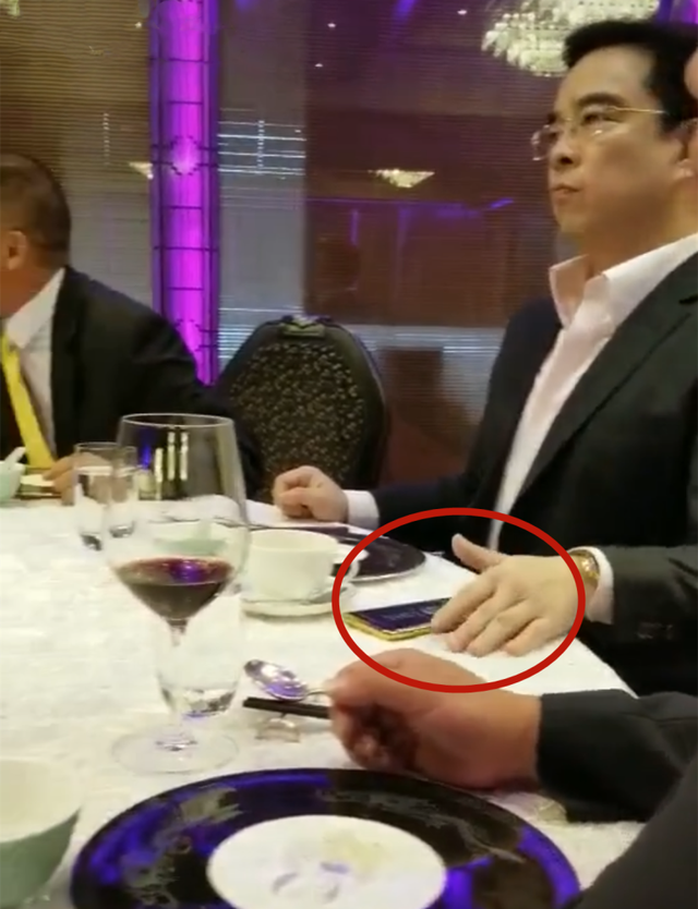 白百何|向华强内地办家宴，向华炎父子俩罕现身，新任“龙头”手机超吸睛