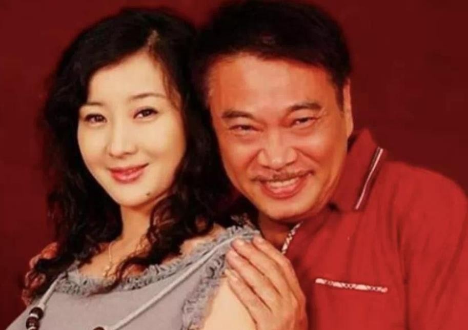 吴孟达|吴孟达一生三段婚姻,唯有第二任妻子最可怜,难怪没出席葬礼