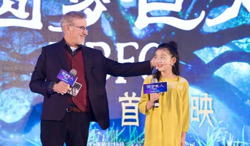 黄忆慈|黄磊小女儿引争议，才7岁就挂耳染、做美甲，比黄多多还叛逆？