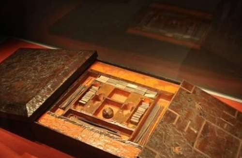 溥仪|溥仪有副奢华麻将，逃亡时被日本人捡了去，后主动归还成镇馆之宝