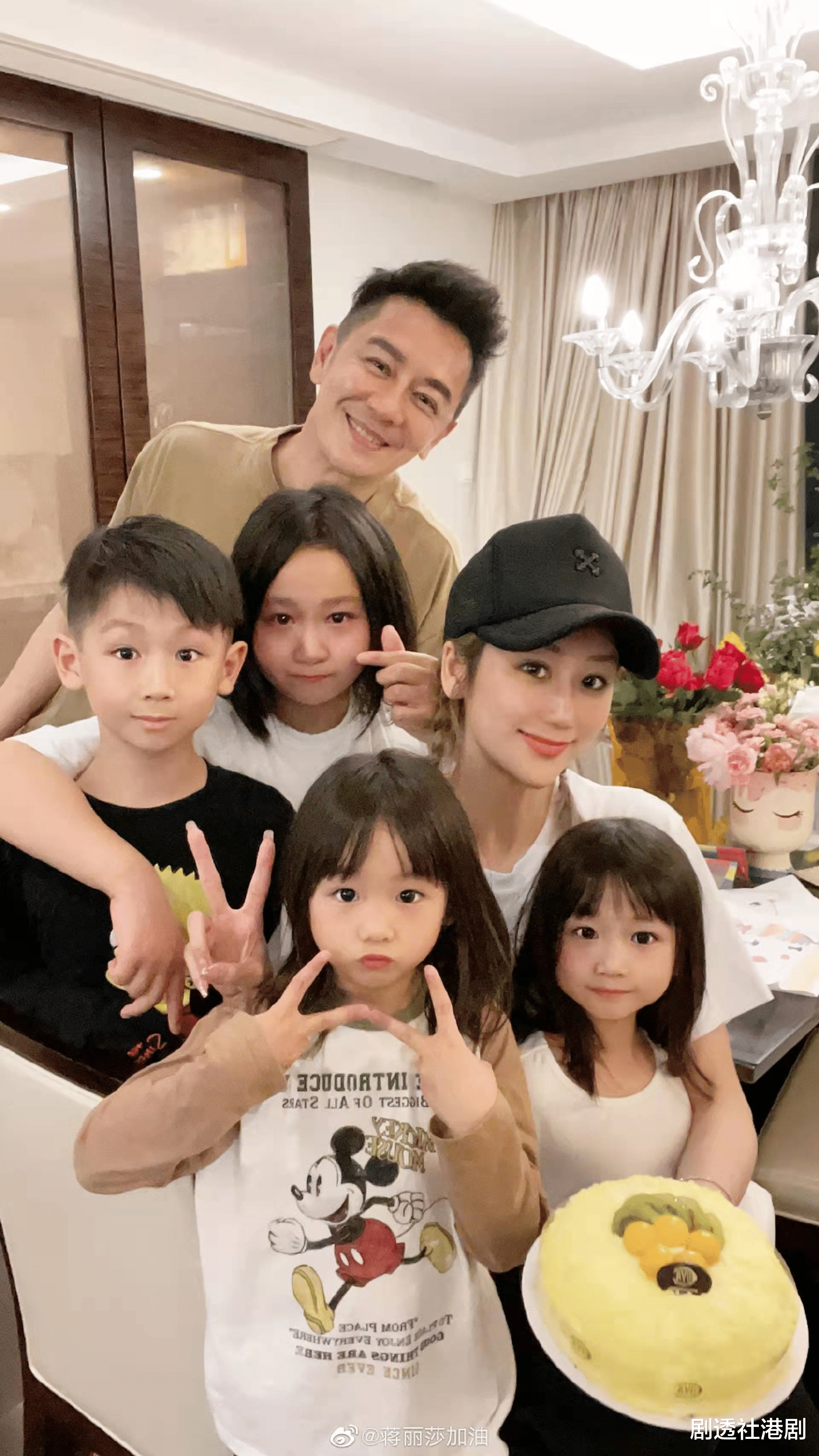 蒋丽莎|剩菜给保姆吃!陈浩民和老婆玩直播,蒋丽莎不当言论惹网友不满