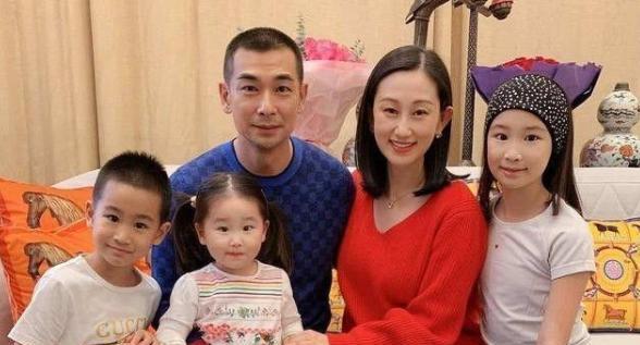 赵文卓|“撞脸”不可怕，赵文卓全家“共用一张脸”才稀奇，网友：服气