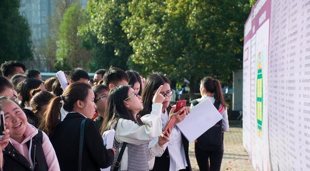 清华大学|2021年70%的清华毕业生进体制：宇宙的尽头是编制？