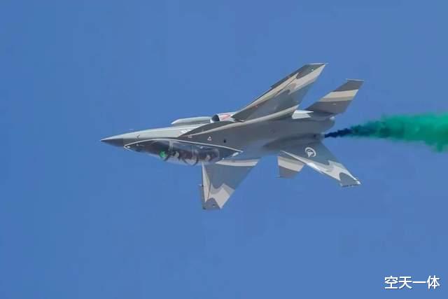 射击|阵风参加迪拜航展,被当成L15教练机,印度:感觉受到了10000点伤害